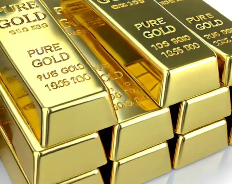 Key insights for commodity trading: gold bars, oil rigs, and market price charts.